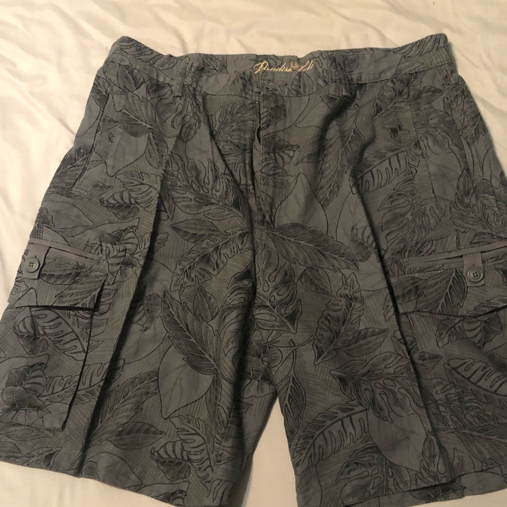 Paradise collection cargo shorts
